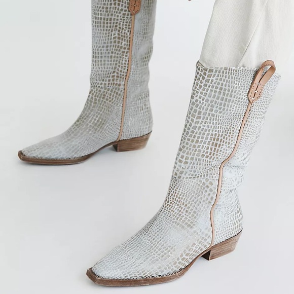 FREE PEOPLE WE THE FREE ‘MONTAGE’ LEATHER TALL BOOTS IN WHITE CROC SILVER STUDS - Picture 2 of 12